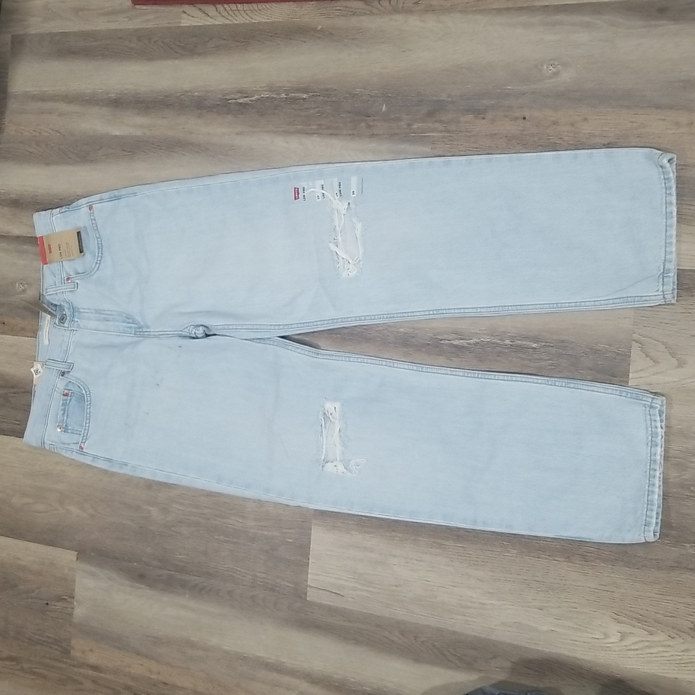 NWT Levis lightwash jeans